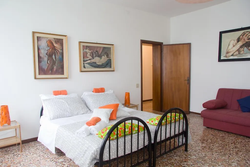 Apartment Lovely Canal View Venice Italy
