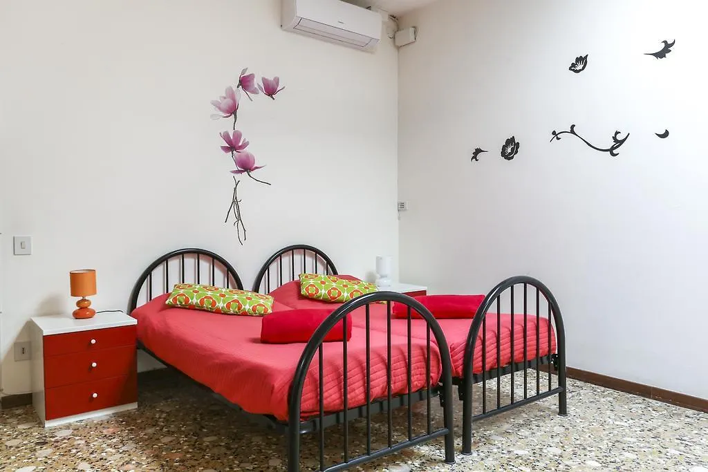 Apartment Lovely Canal View Venice Italy