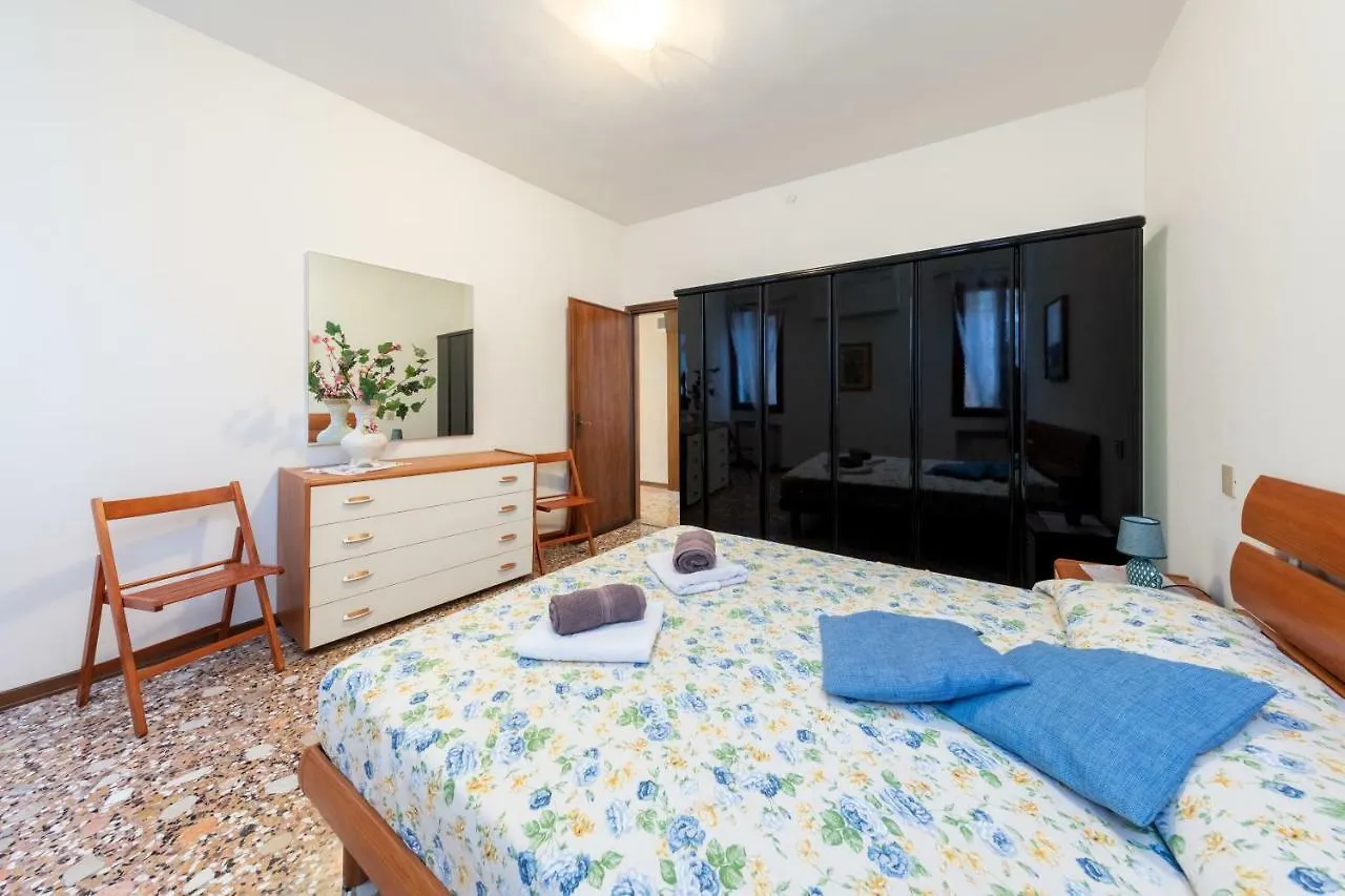 Apartment Lovely Canal View Venice