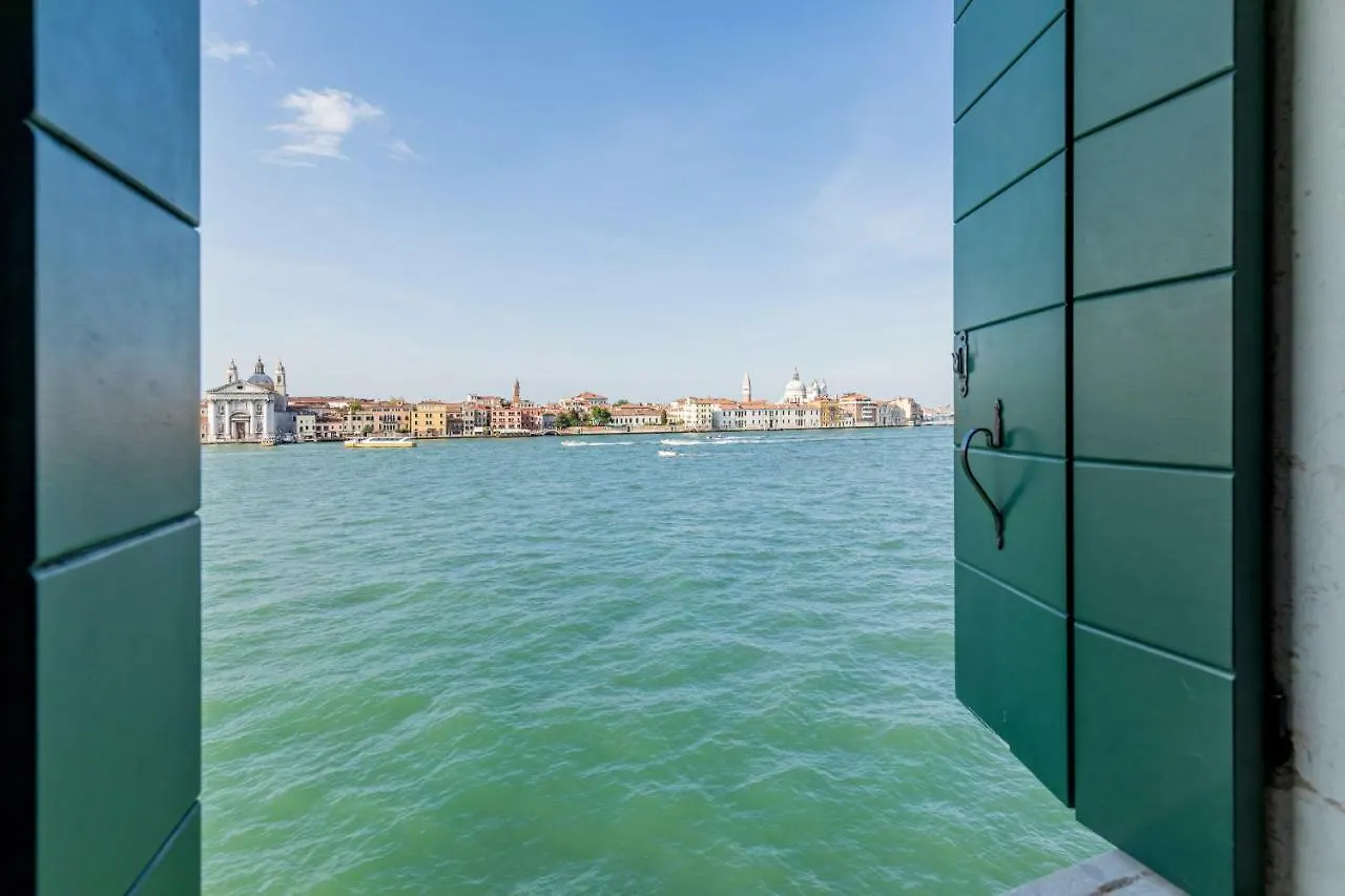 Apartment Lovely Canal View Venice